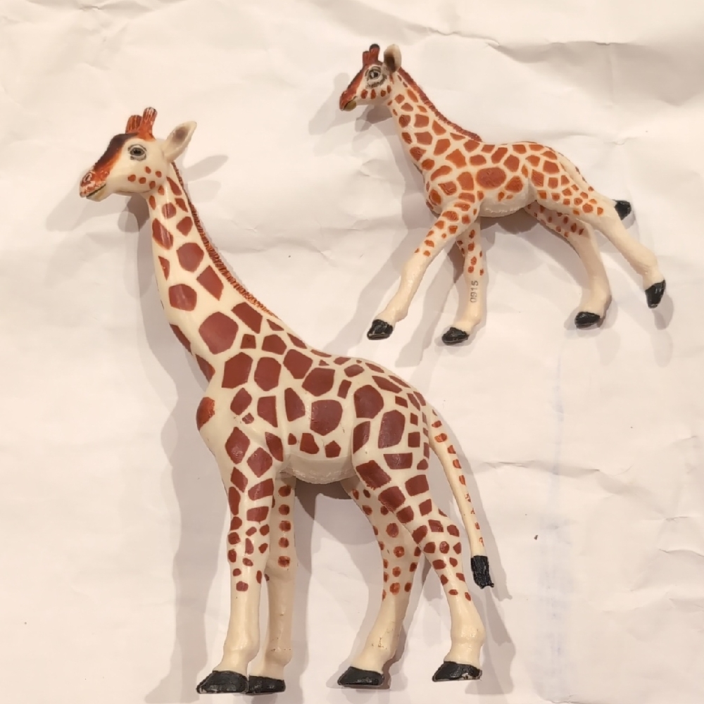 Safari Giraffe Figures - Adult and Baby